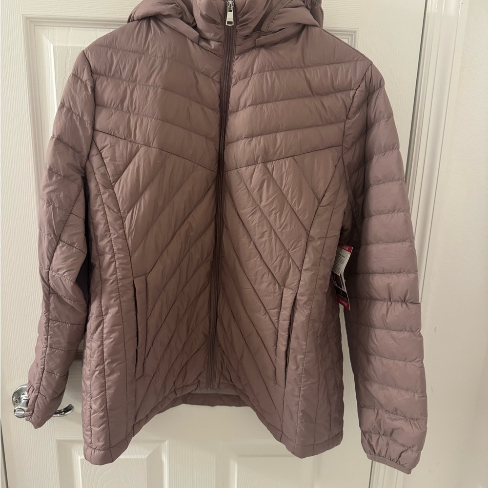 London Fog Women Waterproof Puffed Jacket Lightweight.